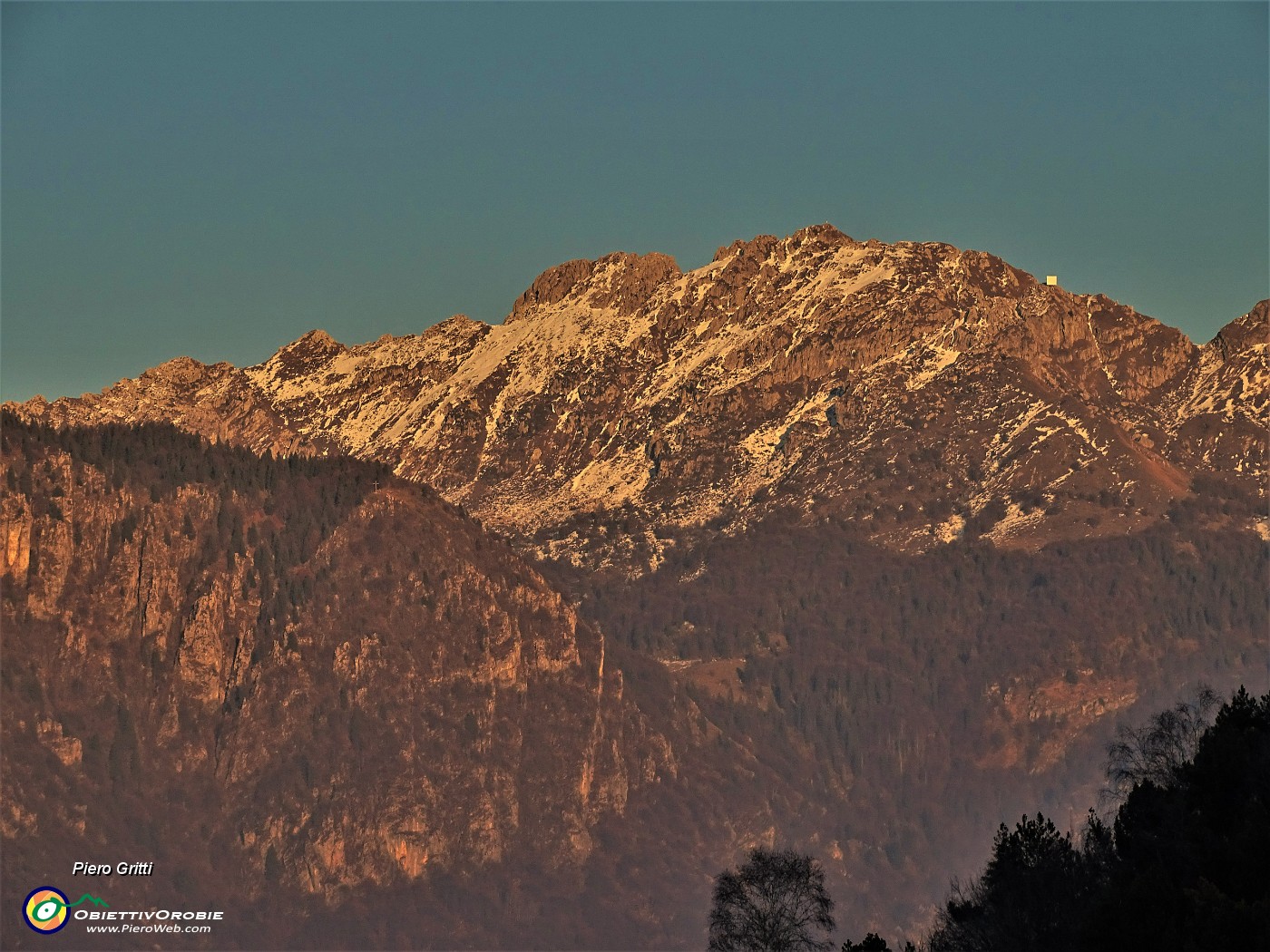 60 Monte Alben (2019 m) nella luce del tramonto.JPG